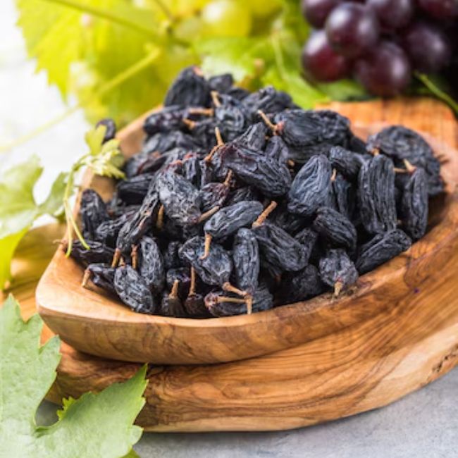 Black raisins soaked in milk